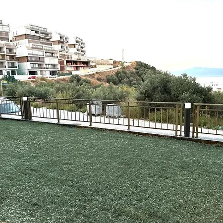 Luxury With Sea View & Garden Апартаменты