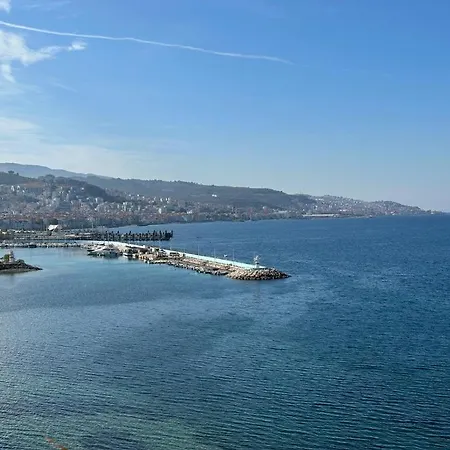 Luxury With Sea View & Garden Апартаменты